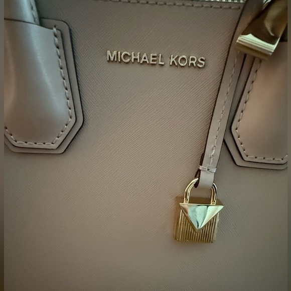 Michael Kors Pink Medium Mercer Crossbody Tote NWOT - Picture 5 of 14